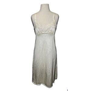 Vintage Vassarette Sissy 32 Nylon Full Slip Nightgown Lace Bodice Cream‎ Ivory